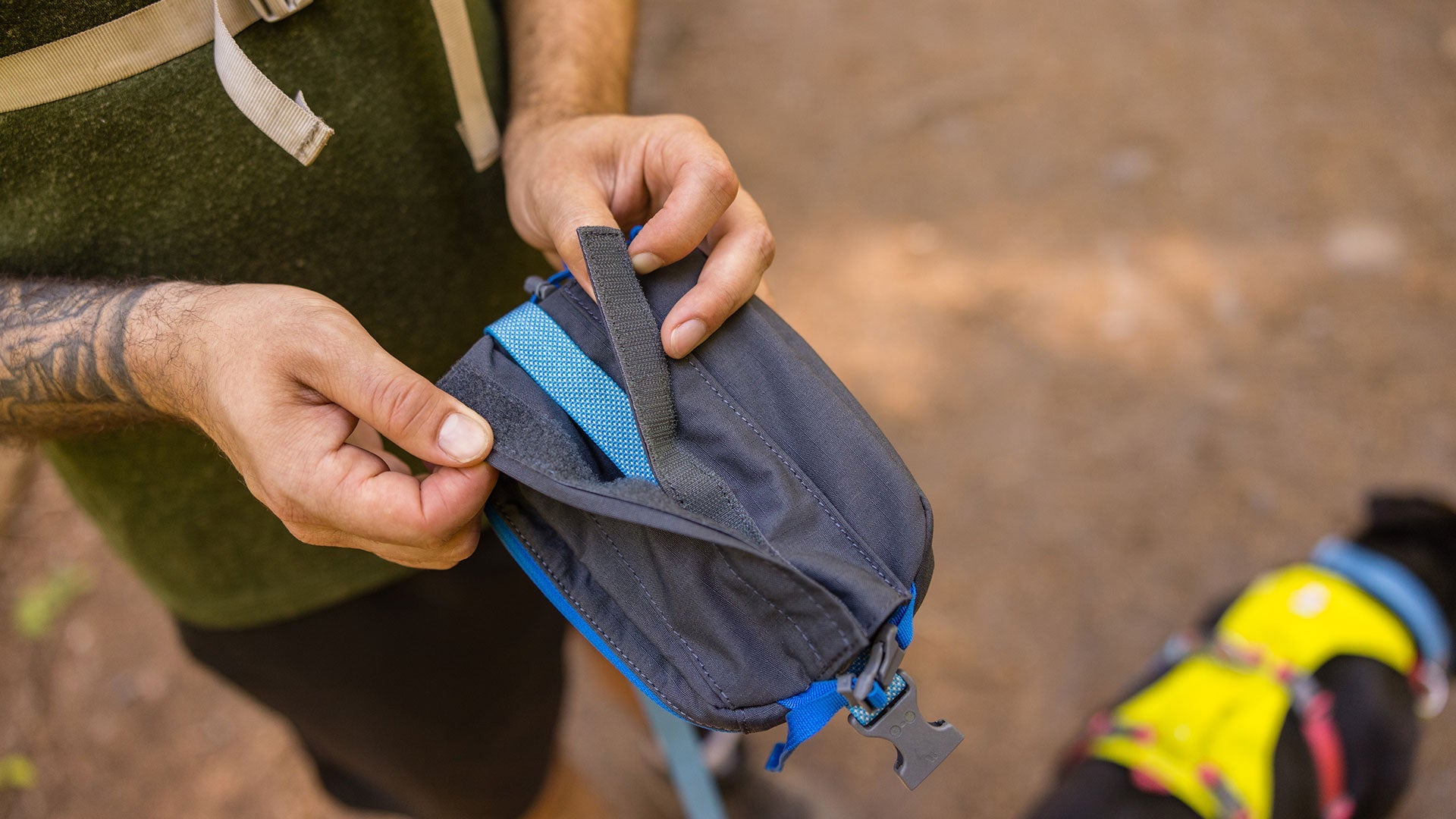 Stash Bag Plus Poop Bag Dispenser Ruffwear